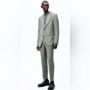 Zara men’s suit size 40R in gray color